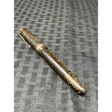 Load image into Gallery viewer, Vintage PARKER Vacumatic Fountain Pen