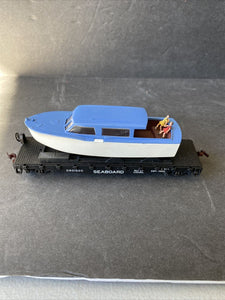 HO BY LIONEL 0801-1 SEABOARD FLAT CAR W/ BLUE BOAT A10