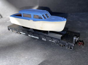 HO BY LIONEL 0801-1 SEABOARD FLAT CAR W/ BLUE BOAT A10