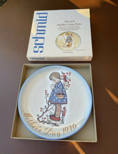 Schmid Mothers Day 1976 "Devotion for Mother" Collectible Plate Hummel