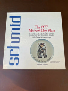 Schmid 1977 Mothers Day Plate Sister Berta Hummel “Moonlight Return” B21