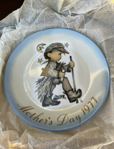 Schmid 1977 Mothers Day Plate Sister Berta Hummel “Moonlight Return” B21