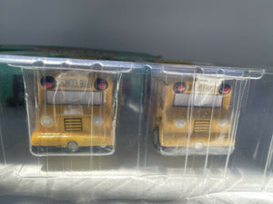NIB Magnetic Salt and Pepper Shaker Set Attractives Kissing  School Buses CB1