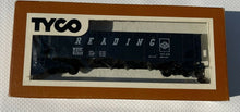 Load image into Gallery viewer, Vintage Tyco Mantua HO Scale - READING Coal Hopper Car