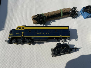 Lot of Vintage HO Scale Lionel, TYCO, Various and Trains . Bin E