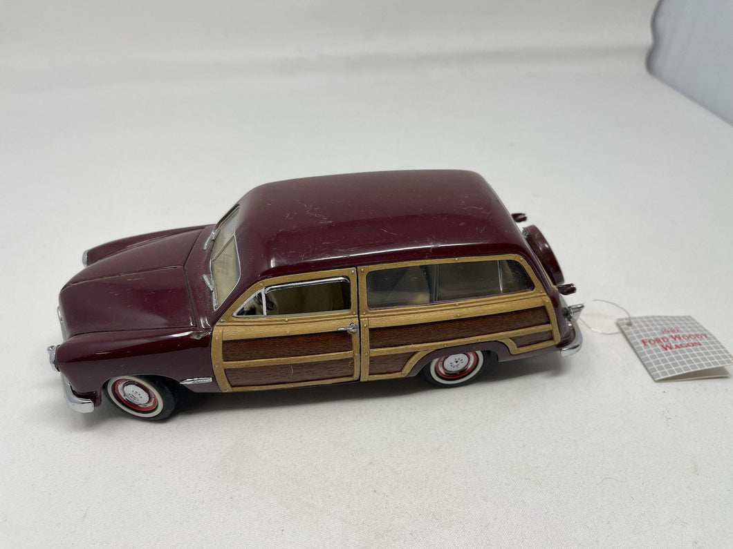 Vintage Franklin Mint 1/24 Scale Model Car FM670 - 1949 Ford Woody Wagon - Burgundy B54
