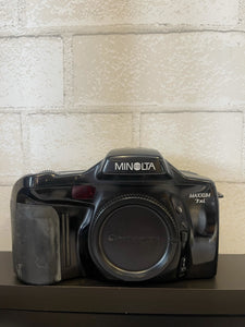 Minolta Maxxum 7xi SLR Film Camera Body B44 Untested