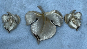 Crown Trifari Gold Tone Metal Brooch Set in the Design of a Leaves with both a Brushed Satin and a Polished Finish.B58