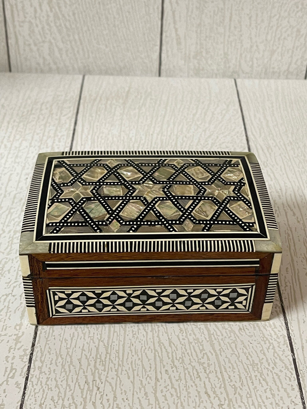 Vintage Handmade Moroccan Marquetry Inlaid Mother of Pearl Jewelry Trinket Box BB