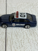 Load image into Gallery viewer, Vintage 1989 Hot Wheels “01” State Police Car Thailand B61