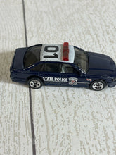 Load image into Gallery viewer, Vintage 1989 Hot Wheels “01” State Police Car Thailand B61
