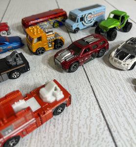 Vintage Hot Wheels, Marx, Matchbox Etc Lot 8 B61