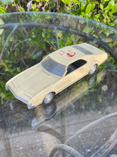 Load image into Gallery viewer, Vintage Bing Crosby 1966 Oldsmobile Toronado Silver Green Dealer Promo Car 1:25 B72